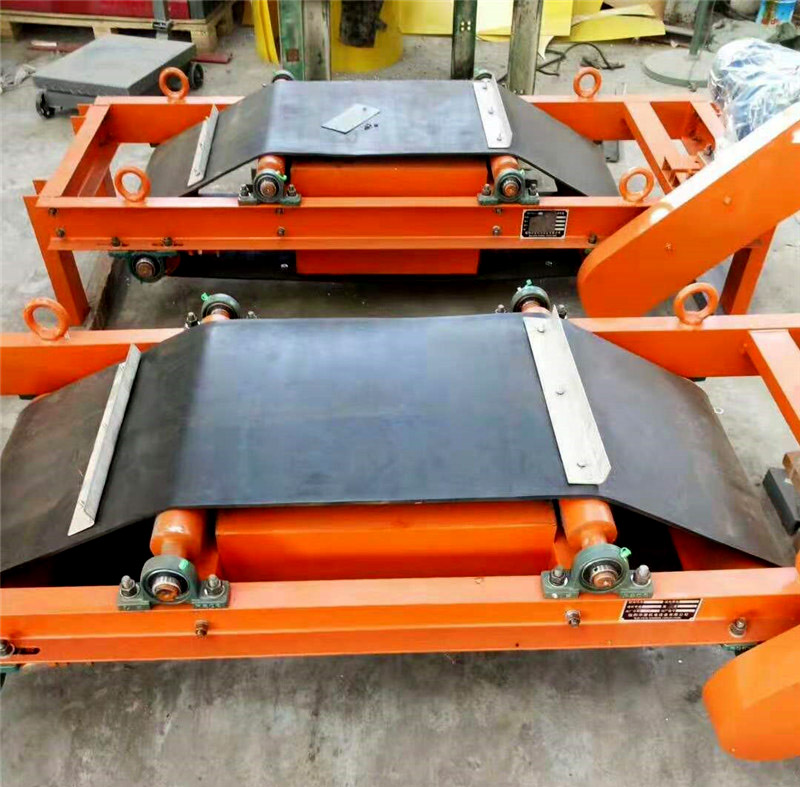 新型自卸除铁器